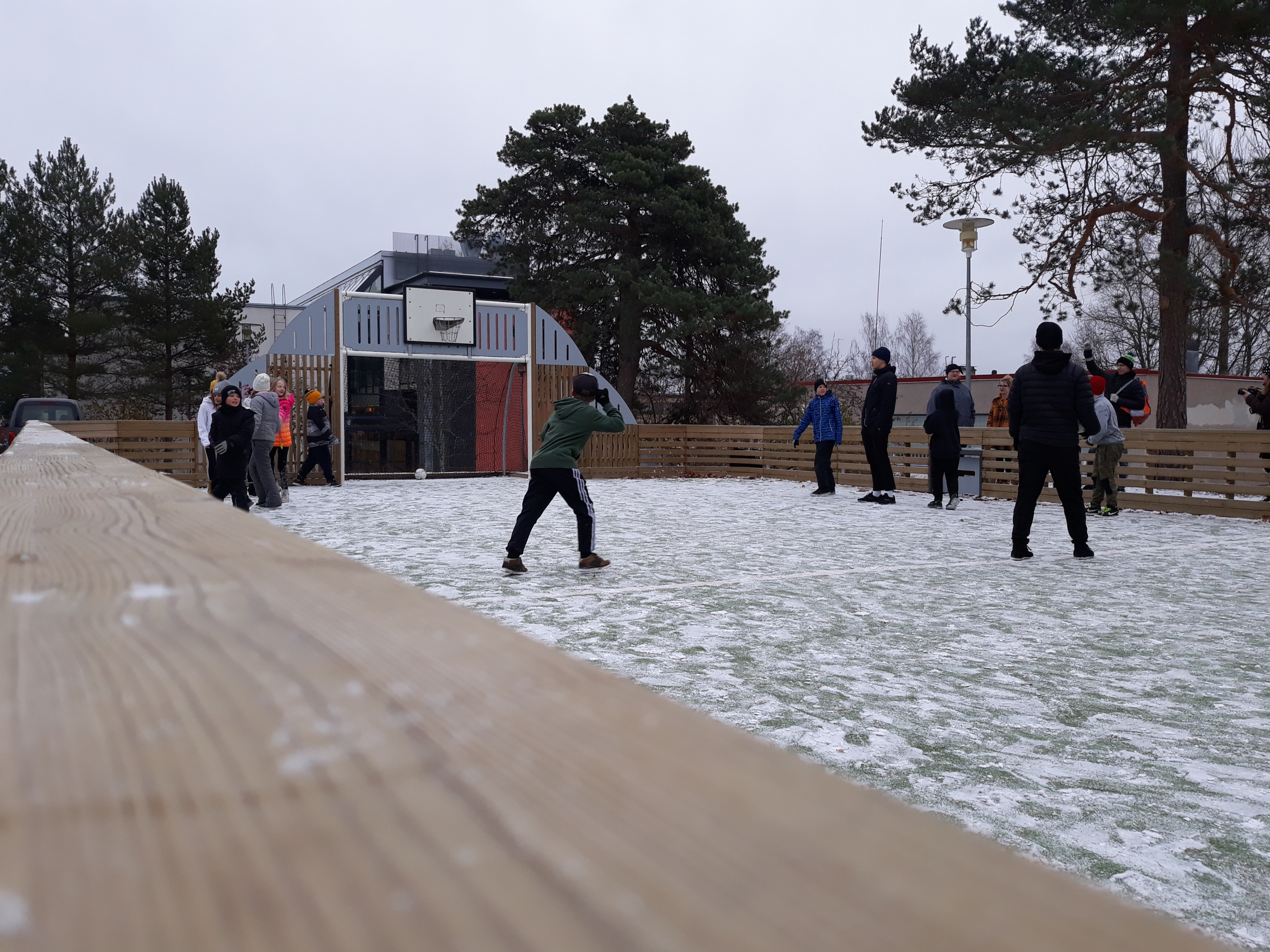 Lapset kentällä