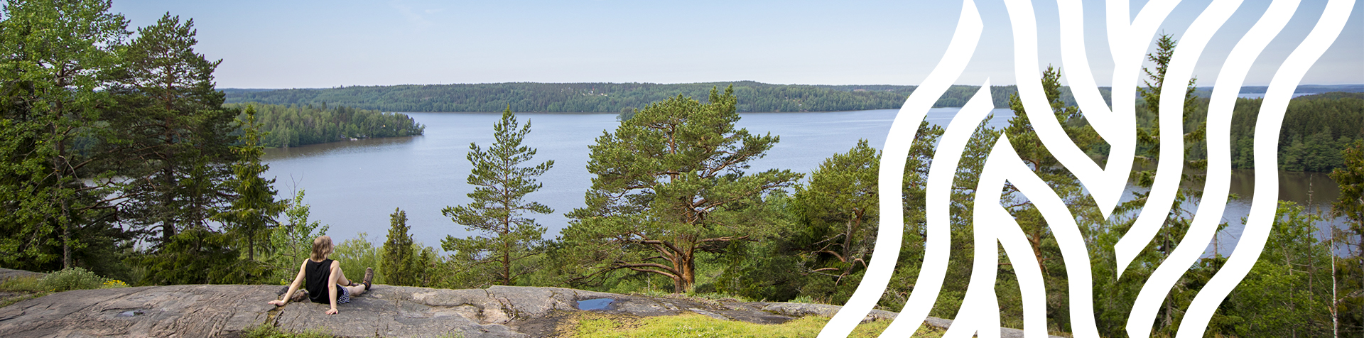 Järvimaisema korkealta kalliolta