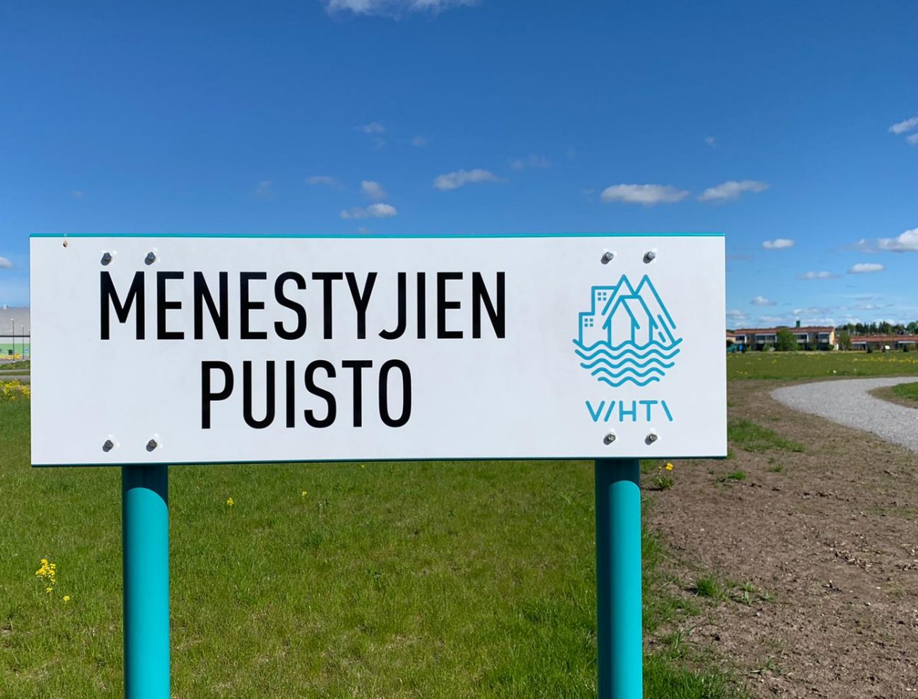 Menestyjien puiston kyltti Etelä-Nummelassa