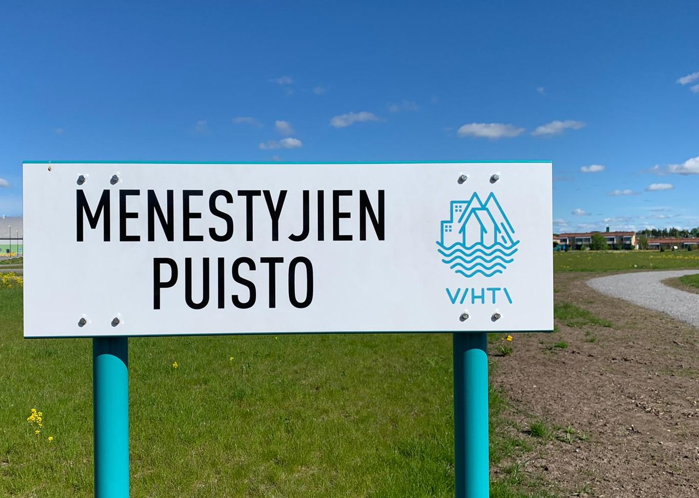 Menestyjien puiston kyltti Etelä-Nummelassa