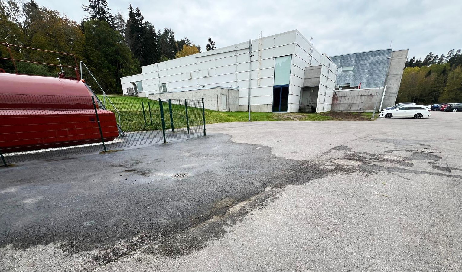 Öljyvuoto Pappilanpellon koululla
