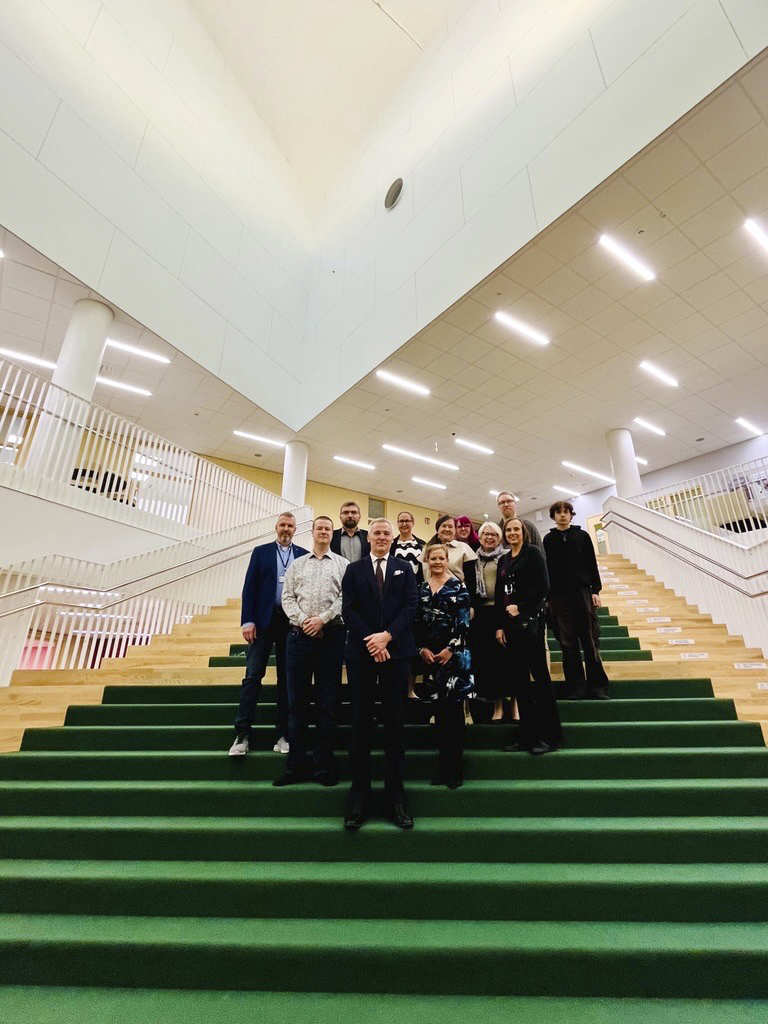 Opetusministeri Anders Adlercreutzin vierailu Etelä-Nummelan koulukeskuksessa