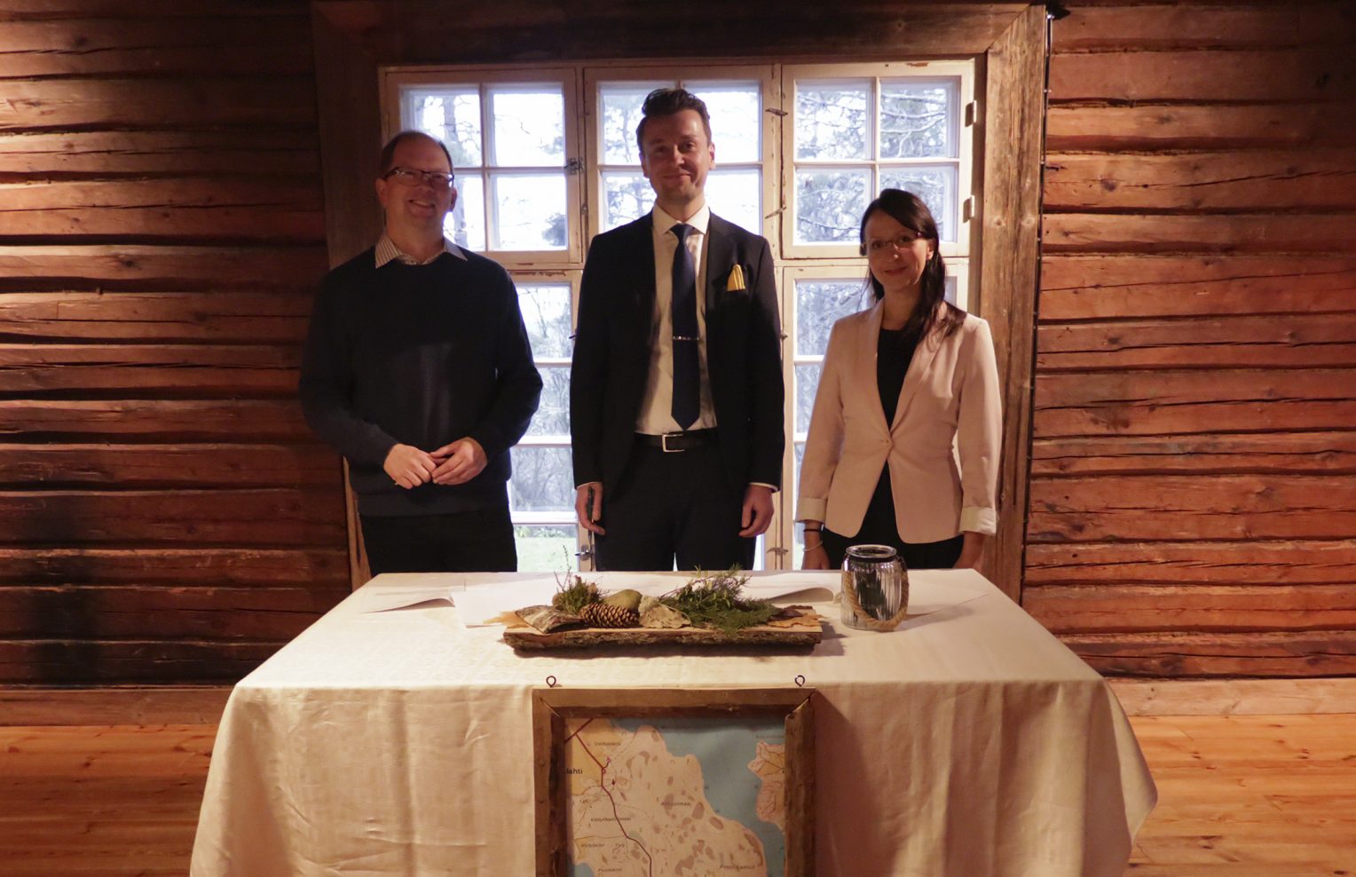 Pääkslahden luonnonsuojelualueen allekirjoitus: Harri Hölttä, Erkki Eerola ja Essi Piirojärvi.