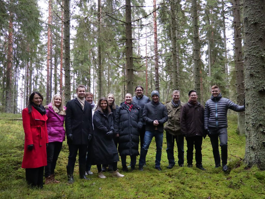 Vihdin kunnan, Luonnonperintösäätiön ja Microsoftin edustajia Pääkslahdessa