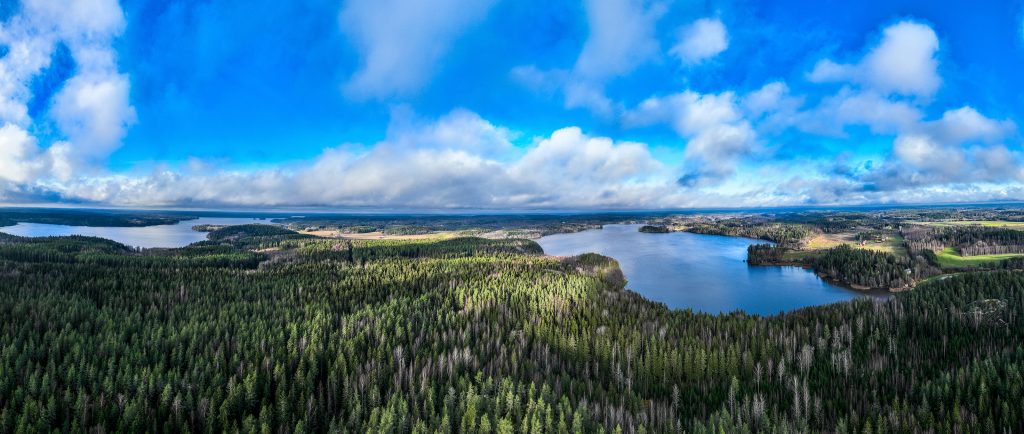 Ilmakuva Vihdin Pääkslahdesta, kuva Joenrinne Films