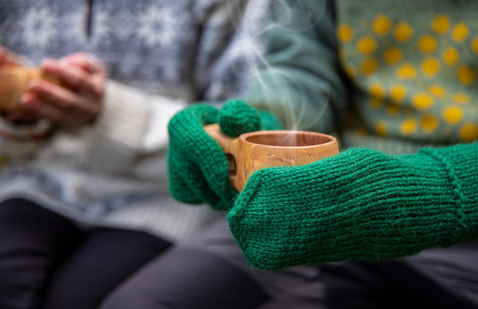 Retkeilijät kahvitauolla