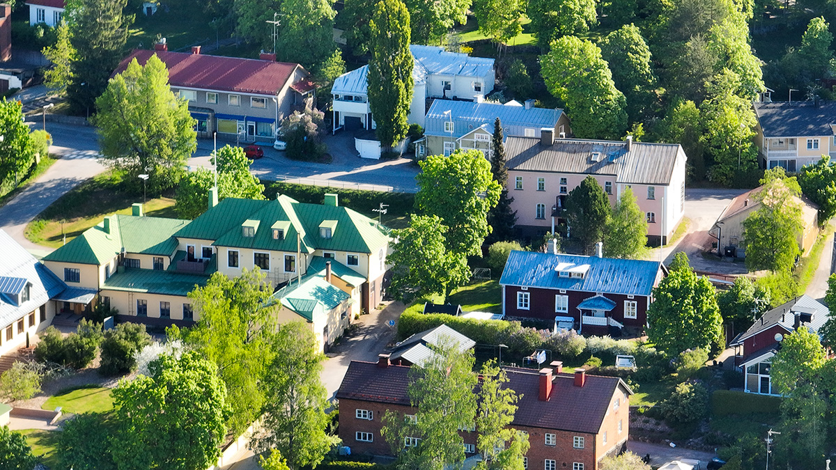 Taloja Vihdin kirkonkylällä - kuva Joenrinne Films